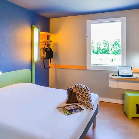 Ibis Budget Porte De Camargue Saint-Martin-de-Crau Exterior photo